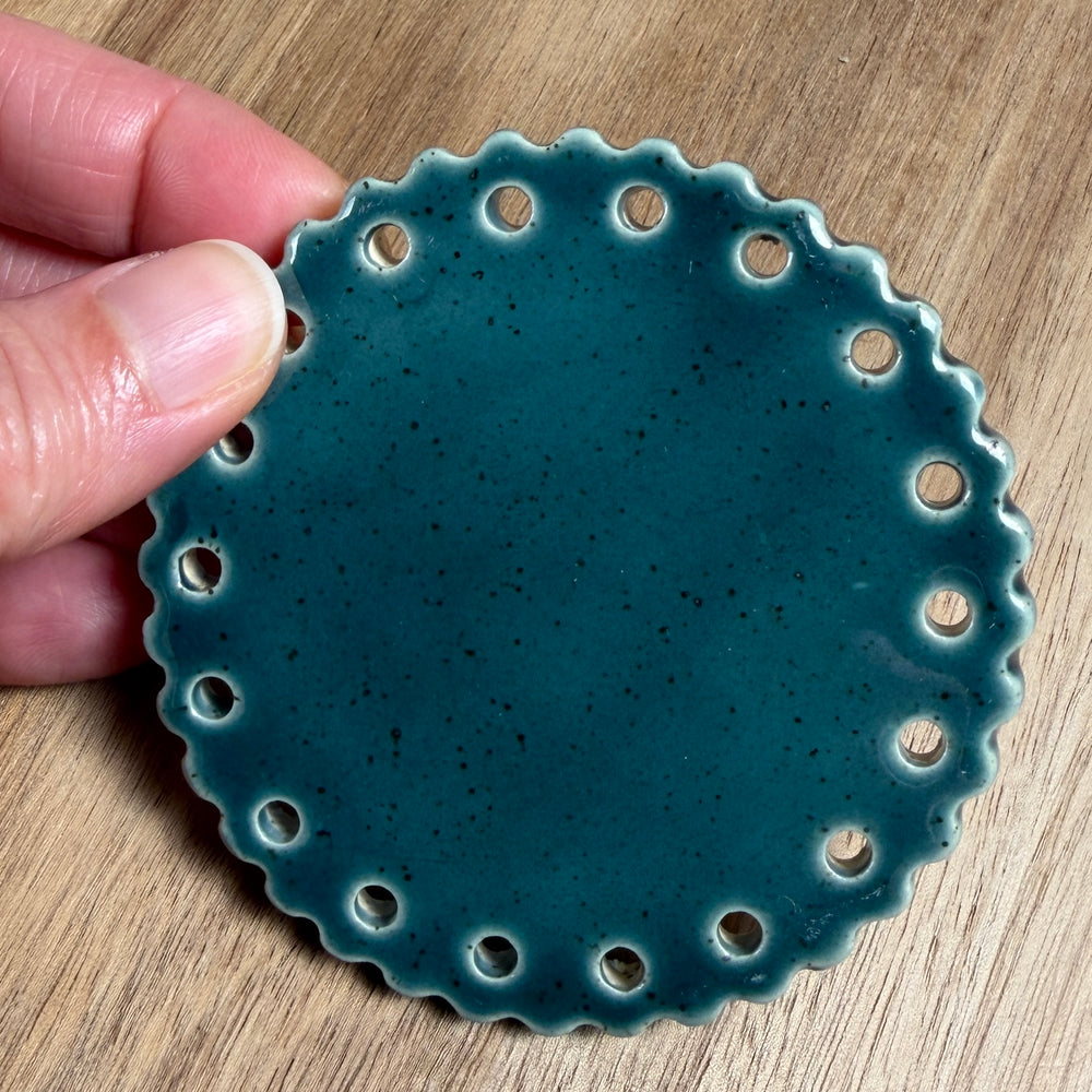 Ceramic Scalloped Edge Basket Base
